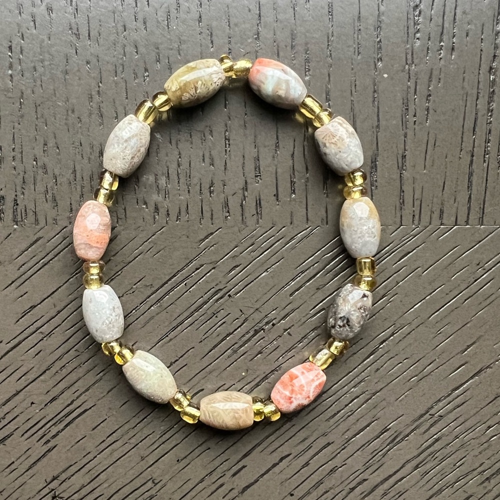 Rice shape coral jade bracelet 7-8mm SIZE 7’ - Picture 3 of 5